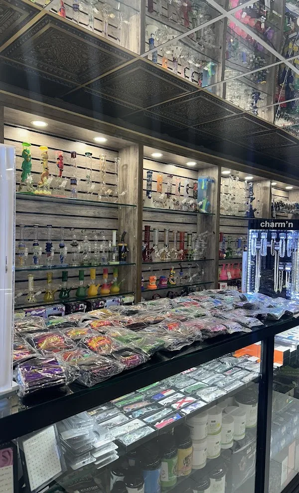 Grinders, bags and small glass