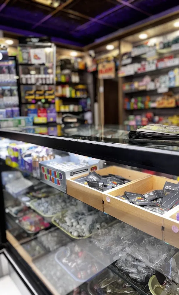 Lighters and small goods case